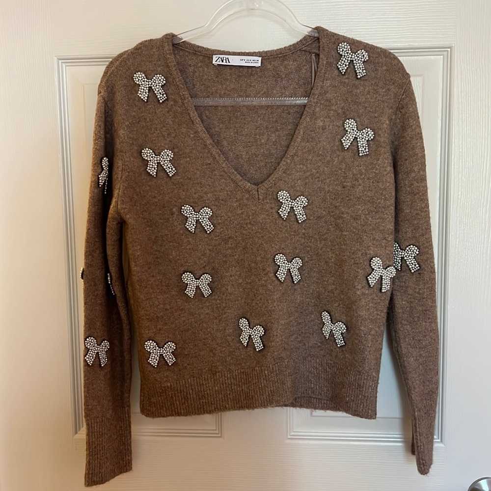 Zara Pearled Bow V-neck sweater